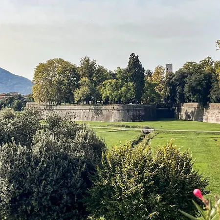 Mura Di Elegant Penthouse With Balcony Lucca